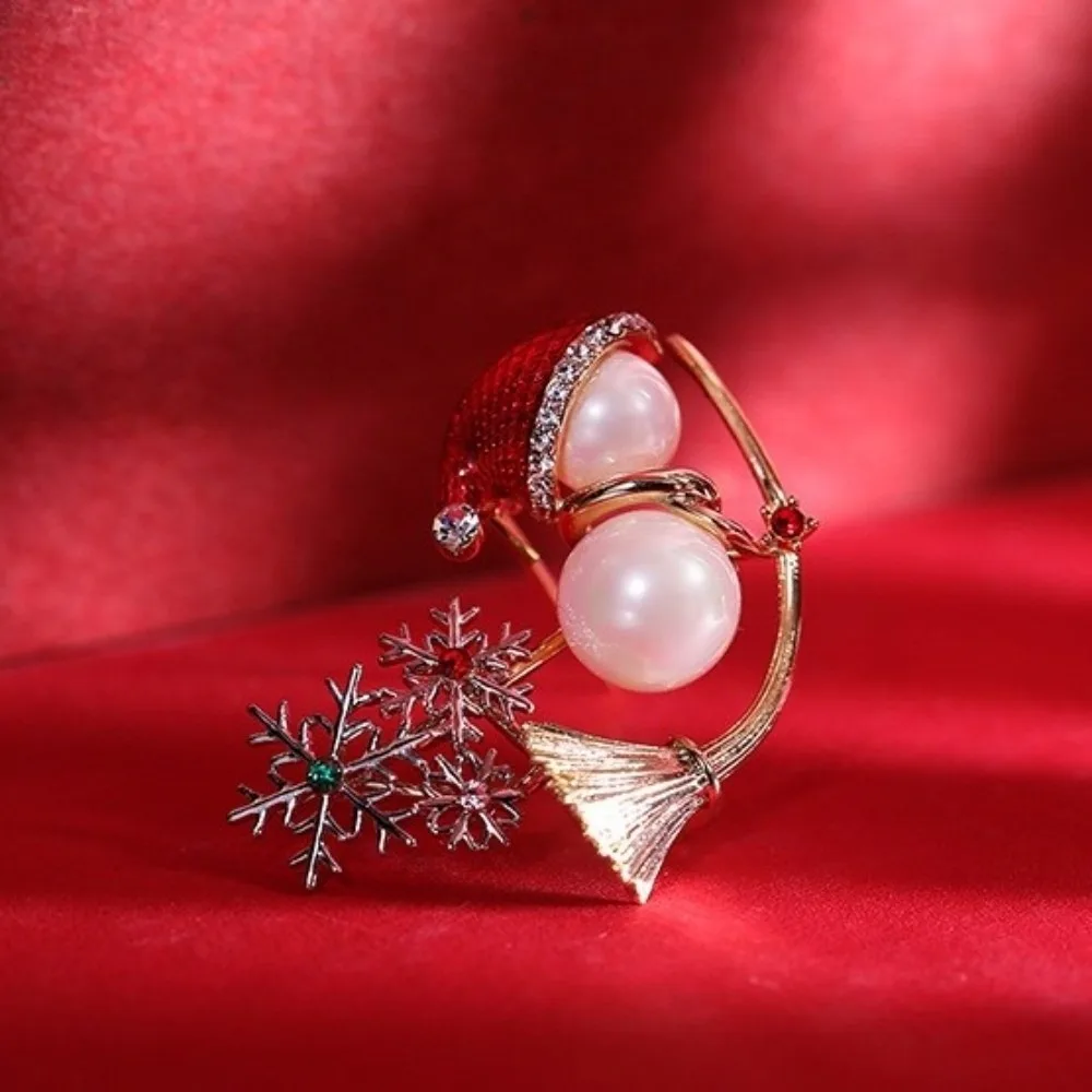 Pearl Christmas Snowman Brooch Deer Rhinestone Red Xmas Brooch Enamel Pins Santa Claus Snowflake Christmas Pin New Year Gift