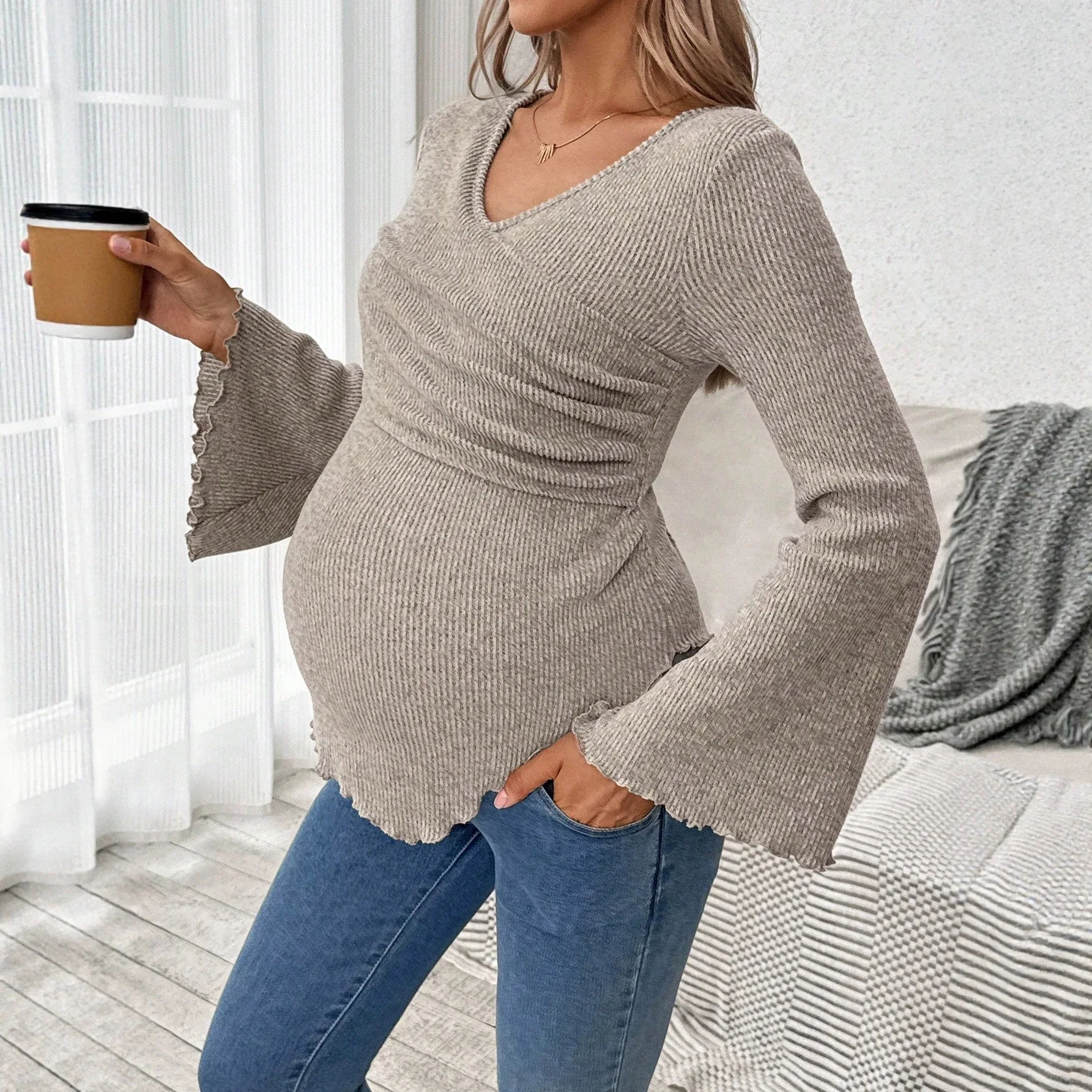 European & American Maternity Fall/Winter V-Neck Flared-Sleeve Pullover Tees Fitted Knit Top Clothes for Pregnant Women