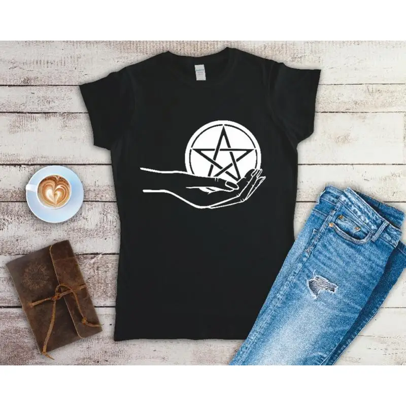 

Футболка с круглым вырезом «Пентаклеток в руках»