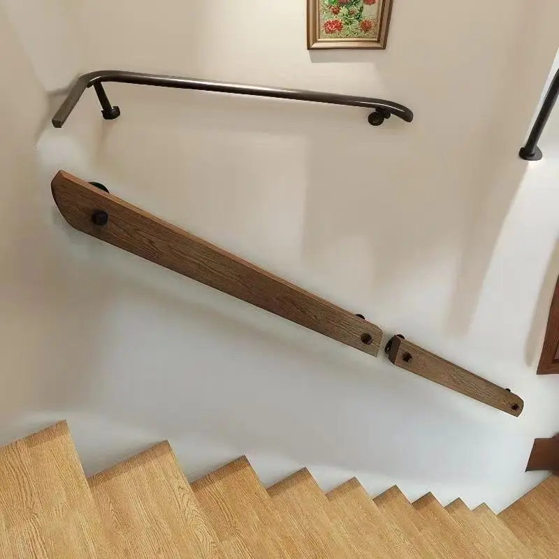 Рисунок 6 - Деревянные лестничные поручни из