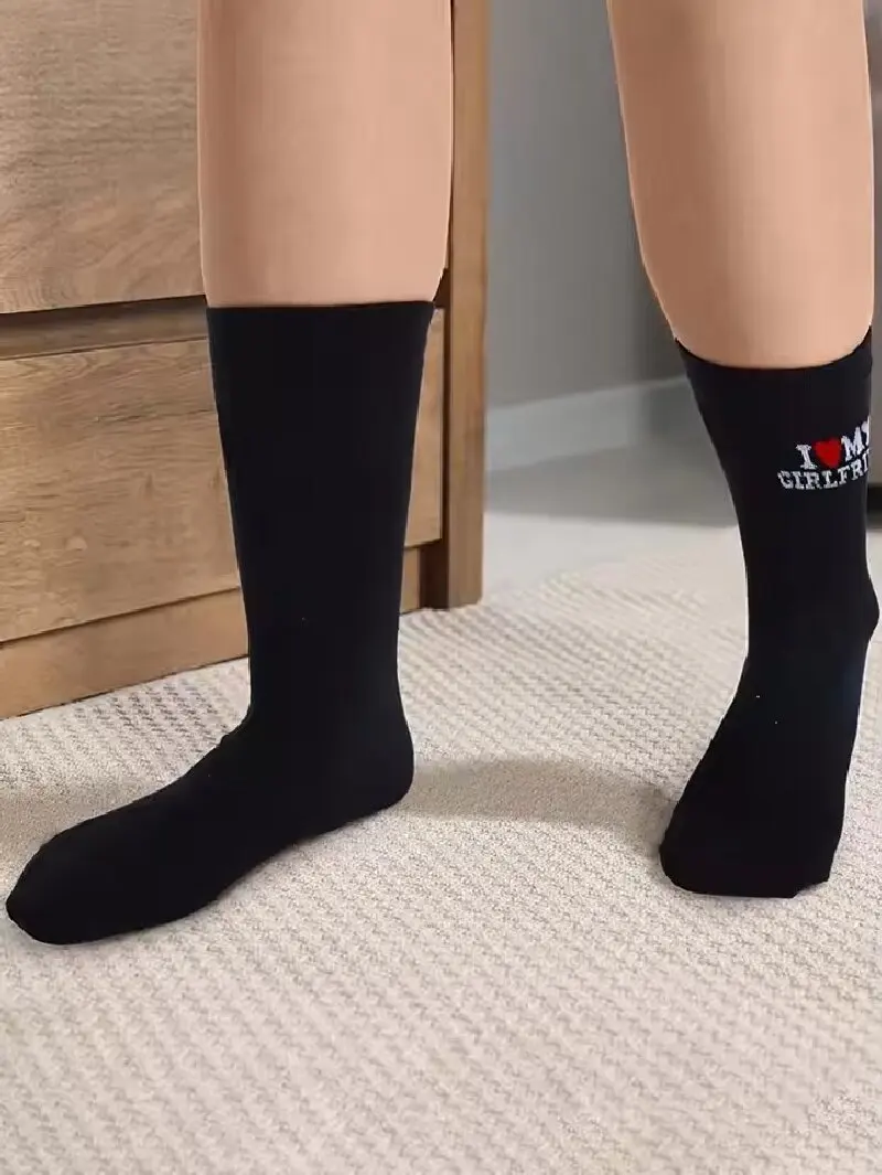1/4 Pairs of Valentine's Day Couple Socks, Made of Polyester and Spandex Blended Knitted Fabric, Breathable and Comfortable