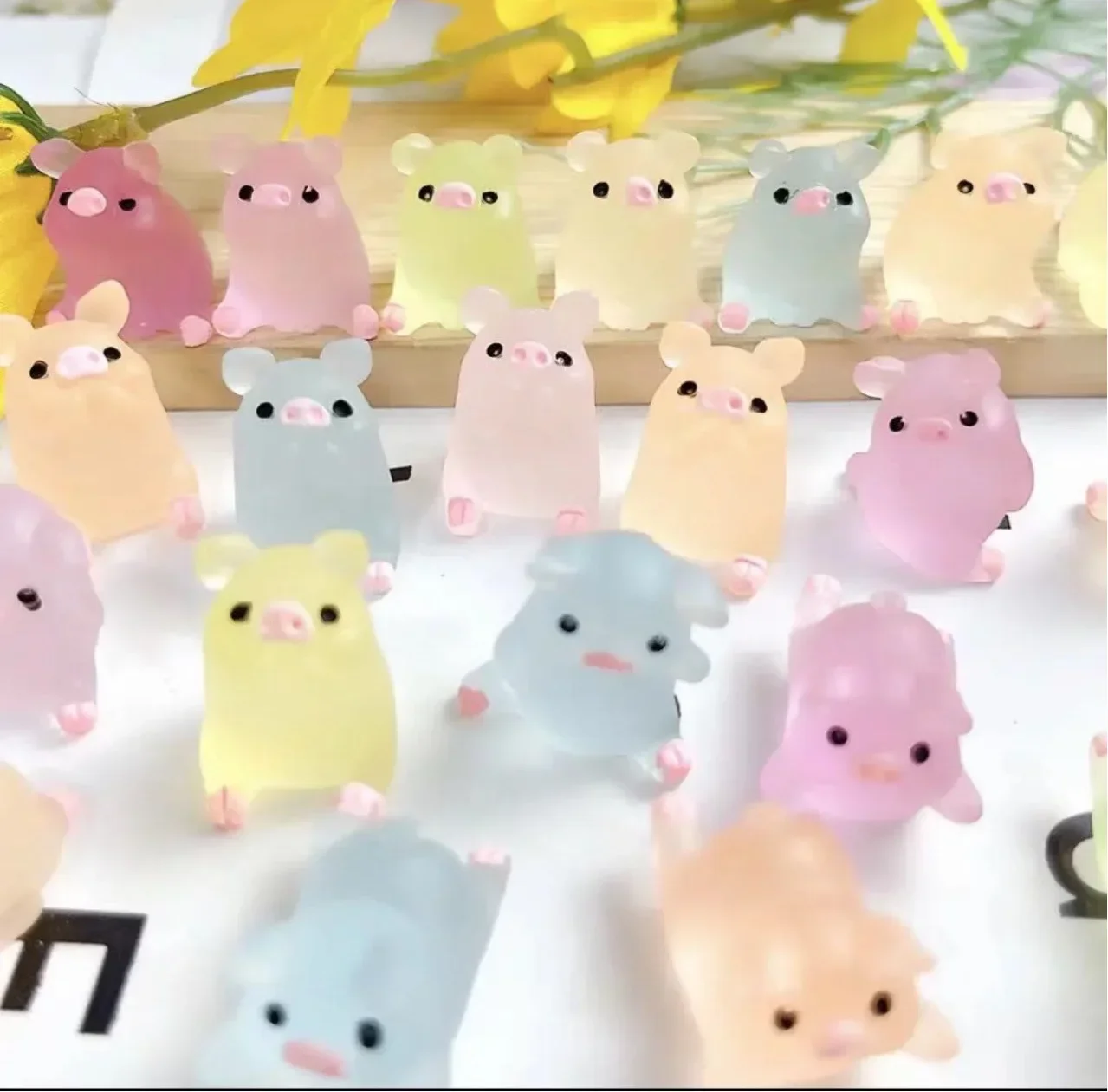 10-50Pcs Luminous Piggy Miniature Figurines หมูเค้ก Toppers มินิเรซิ่นตุ๊กตาหมูของเล่น DIY หัตถกรรมสําหรับ Garden Home Decors