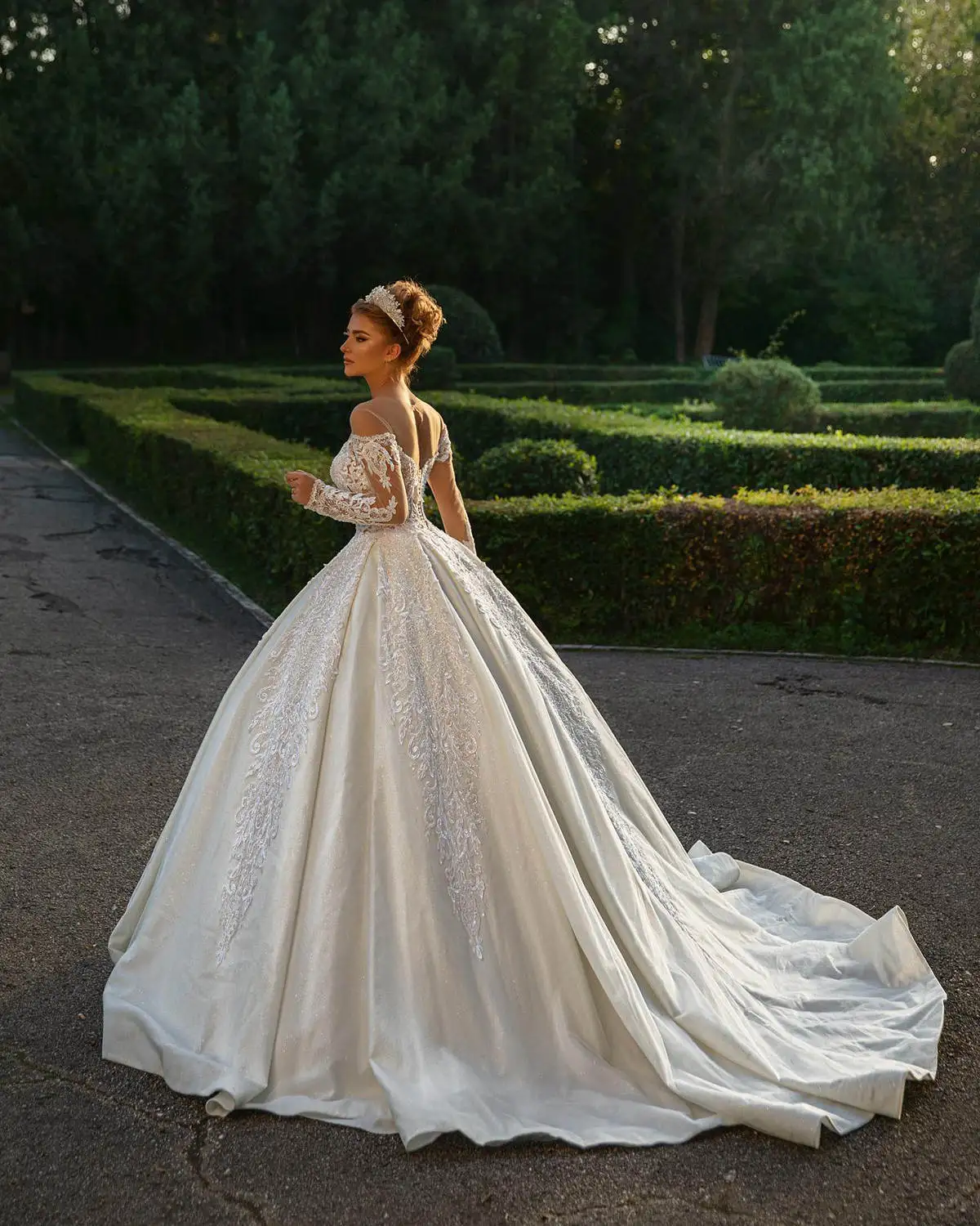 

Charming Crystal Lace Applique Ball Gown Bridal Dress Off Shoulder Long Sleeve Satin Wedding Dress Vestido De Novia Customized