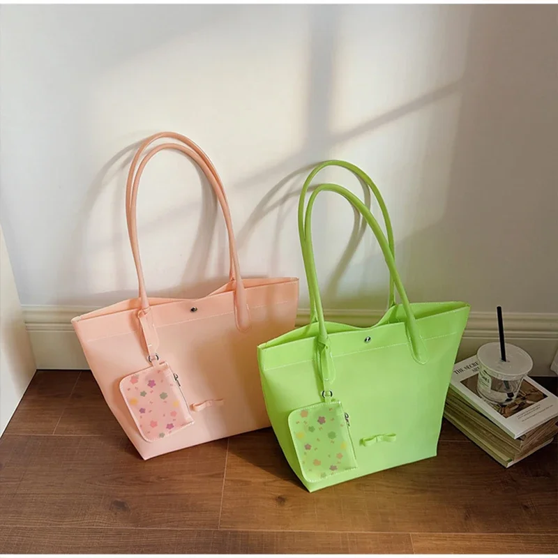 Transparente PVC-Tragetasche in Jelly-Farbe, Damen-Umhängetasche für den Arbeitsweg, wasserdichte Einkaufstasche mit großem Fassungsvermögen, transparente Handtasche mit Tragegriff oben – Detail 11
