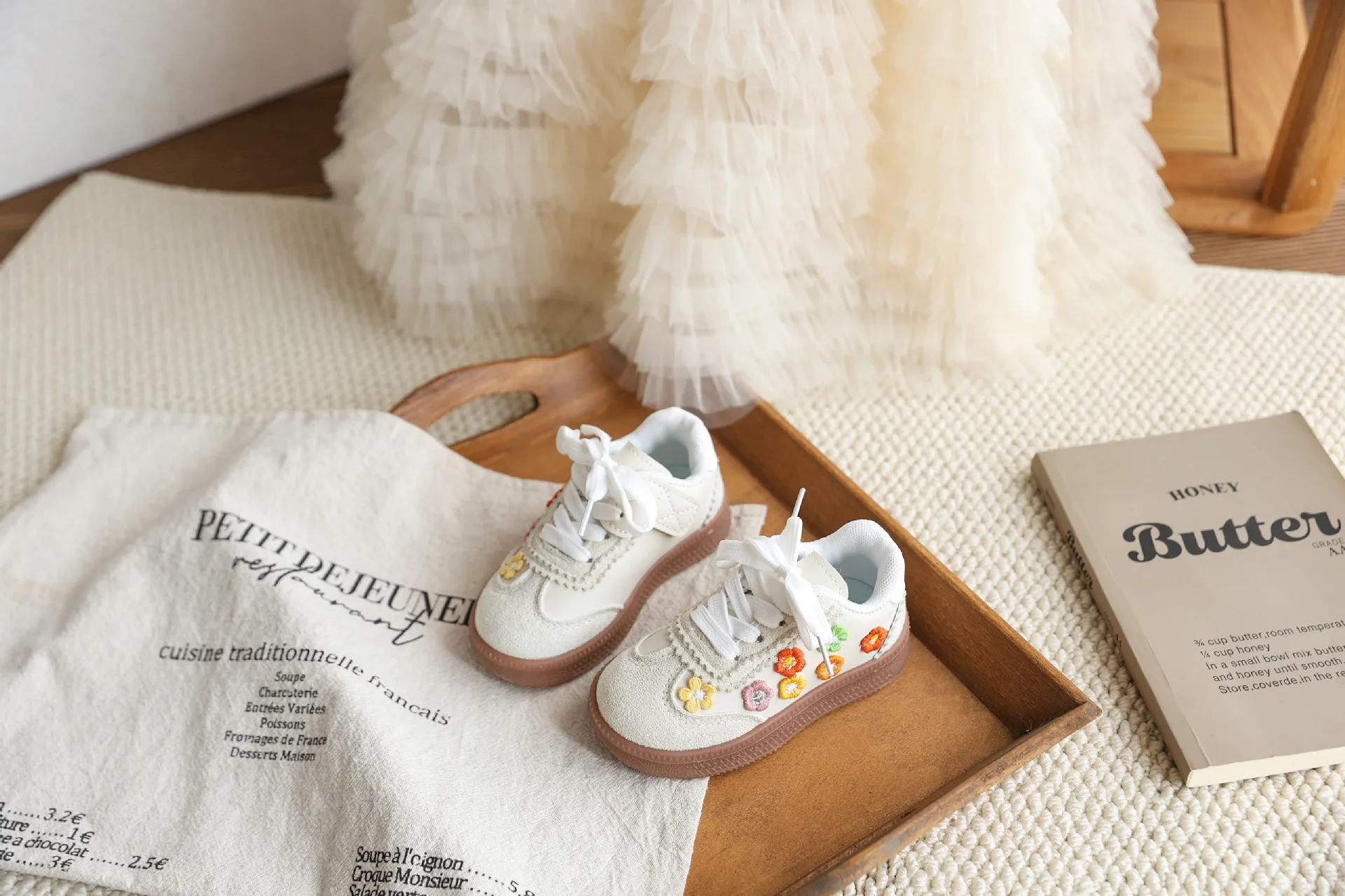 2026 Flache Schuhe für Mädchen, Frühling-Herbst Mode, Applikationen, Atmungsaktiv, Bestickte Blumen, Schnürsenkel, Lässige Komfort-Sneaker – Detail 10
