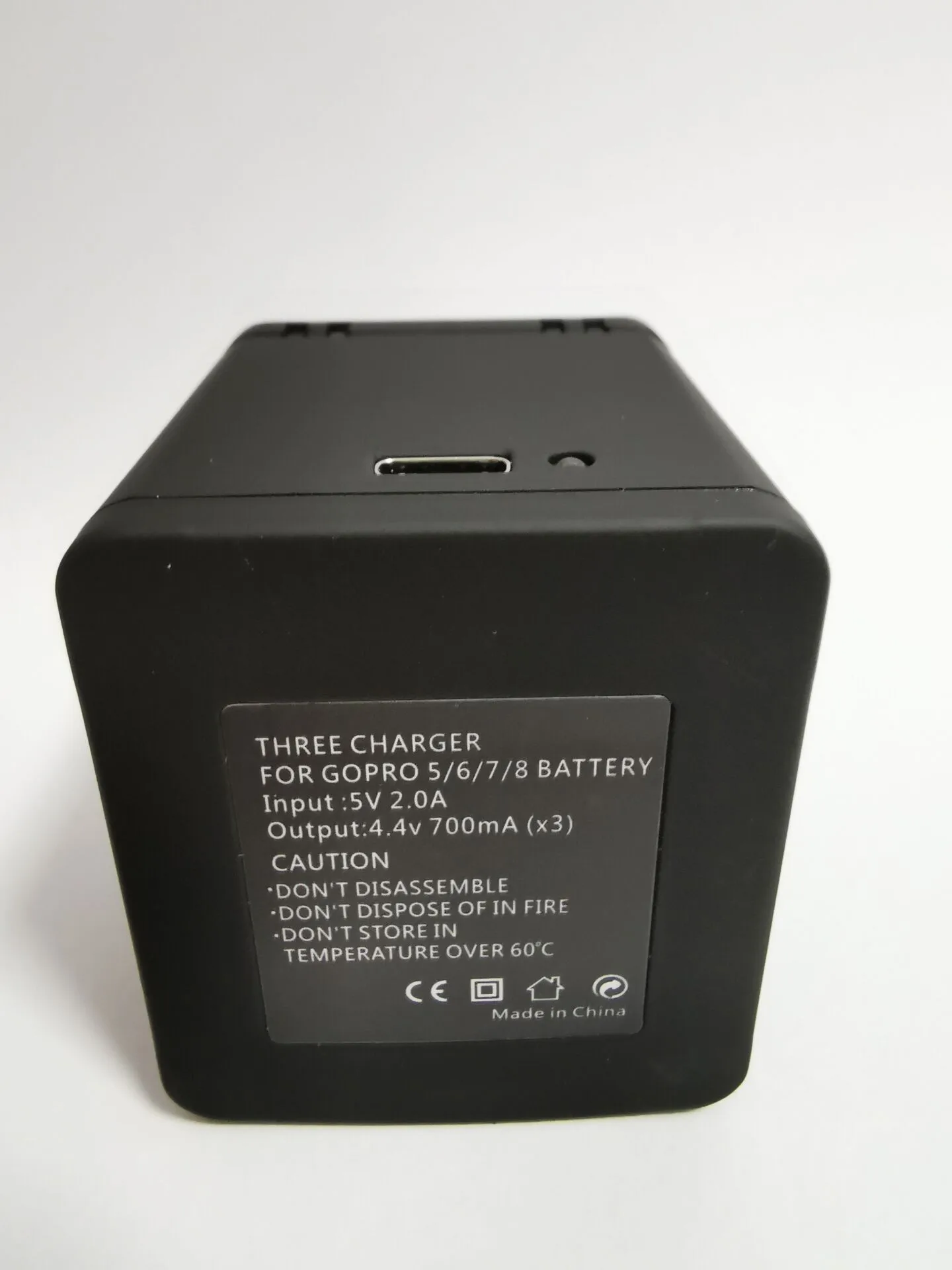 Applicable to CNP40 camera battery charger lithium battery charger NP-40 seat charge fast with rotating light intelligence