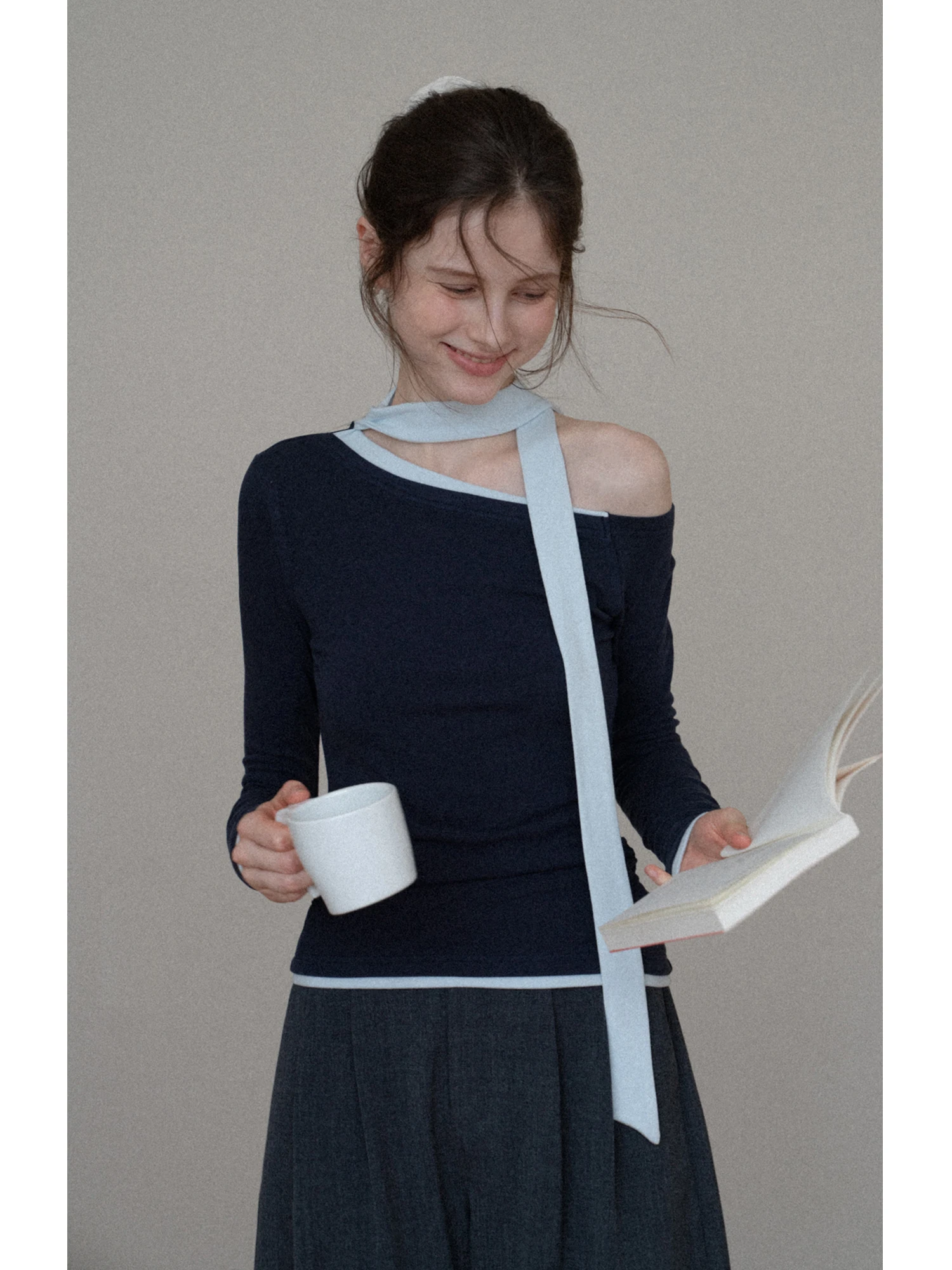 تي شيرت Eggka محبوك طويل Sve للسيدات بقصة ضيقة كاجوال بتصميم كتف من البوليستر المسامي