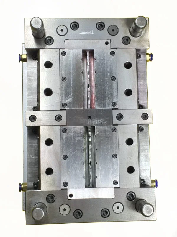 China manufacture automotive plastic clips and fasteners auto clips injection mould