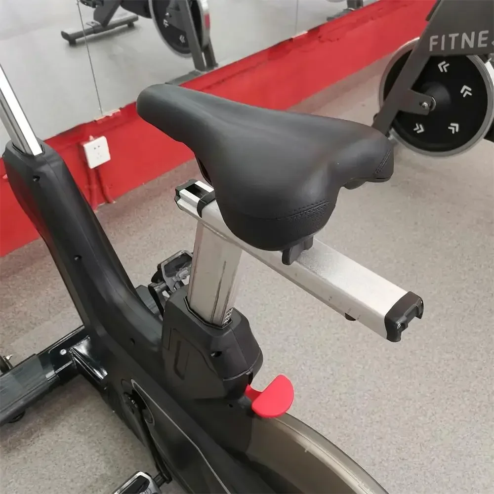 Vélo à rotation magnétique avec cadre en acier fin, équipement de gymnastique dynamique, vélo cardio pour l'entraînement, approvisionnement direct d'usine