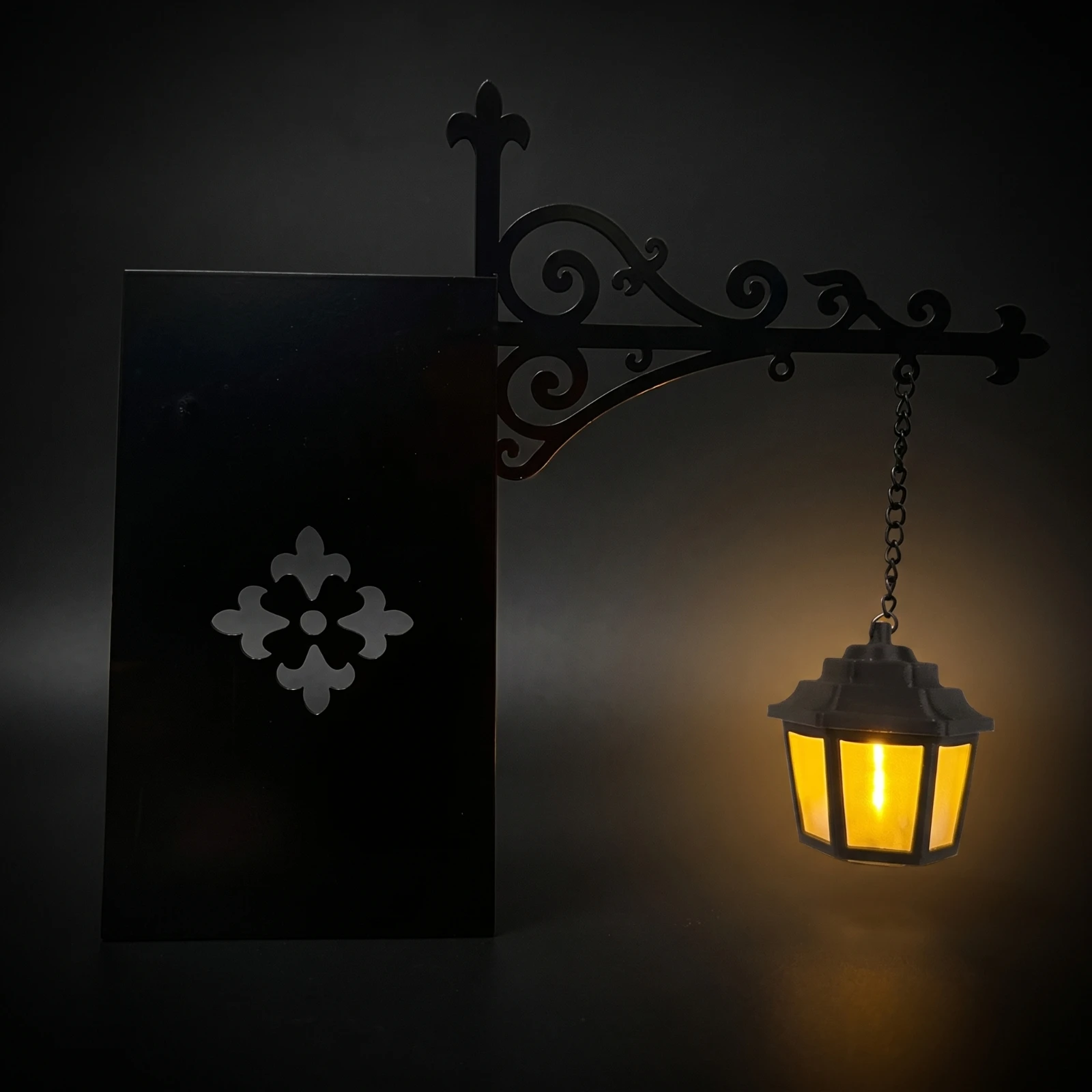 Wrought Iron Bookshelf Lamp Vintage Bookshelf Light Mini Lantern Lamp Decorative Hanging Lantern Lighting Space-Saving