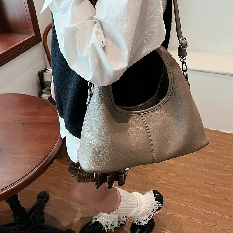 Sac fourre-tout grande capacité pour femme, sac à bandoulière rétro, sac à main de luxe décontracté, sens senior, nouvelle mode, automne et hiver 2024