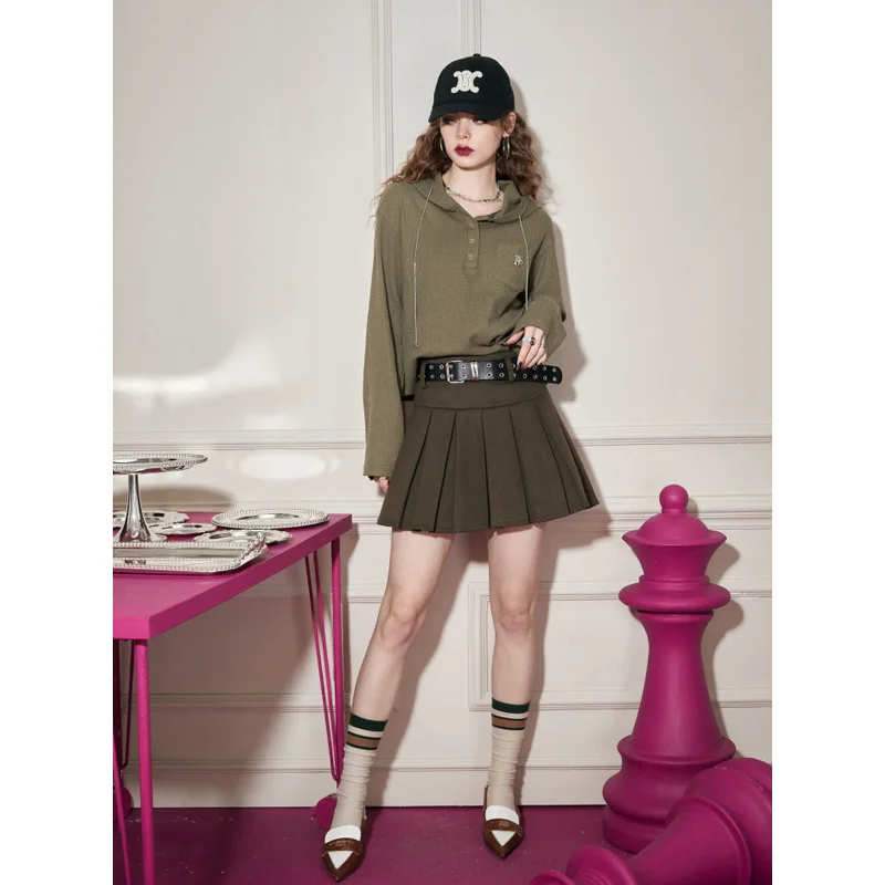 ELFSACK Women's Waffle Knit Polo T-Shirt with Pocket & Chain Detail, Casual Long Sleeve Top, Loose Fit Olive Green Tee for Daily