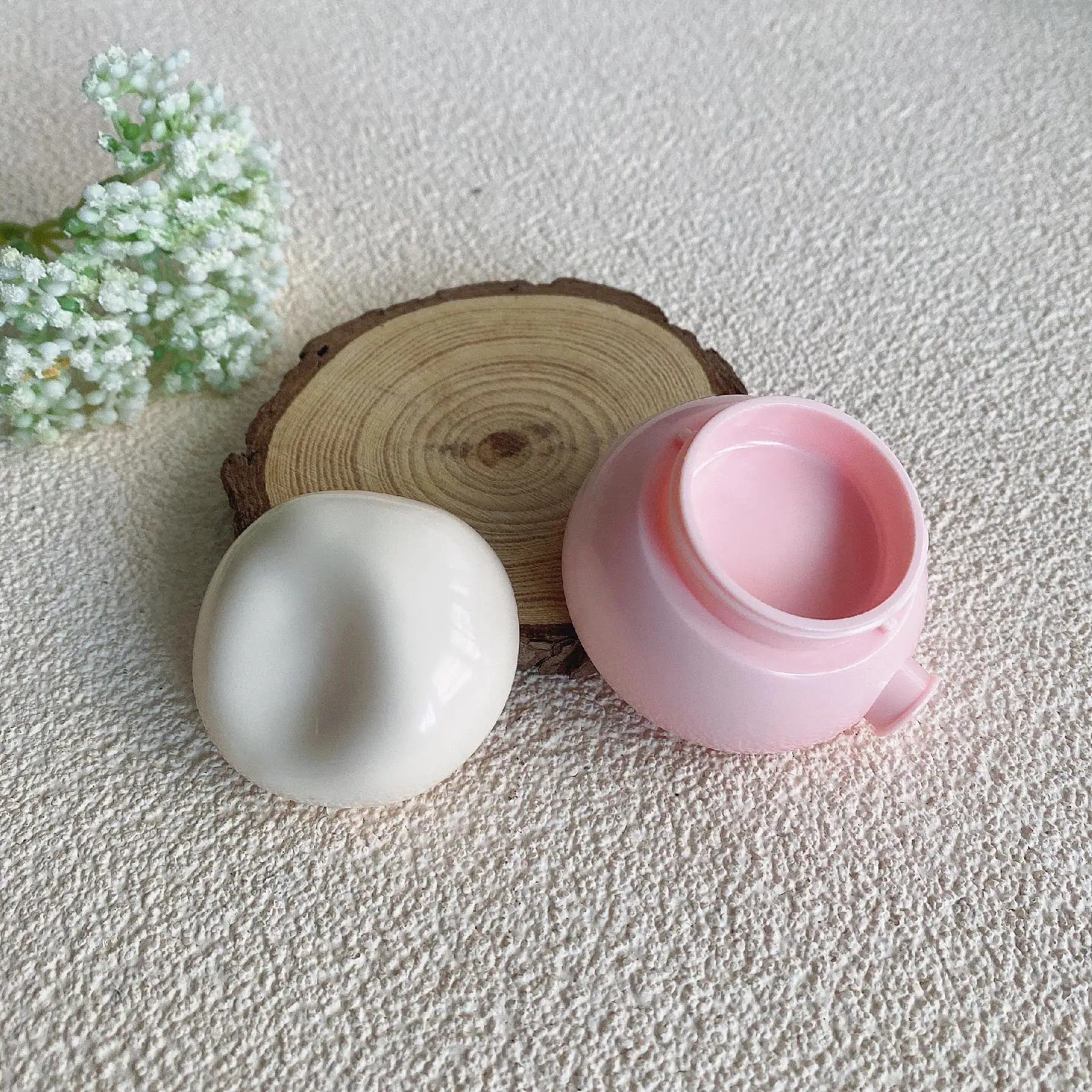 可愛い形の3.5gピンクの丸いリップフィルムバームボトル、ブラシ付きリップグロスケース、サンプル包装プラスチック製空リップマスクジャー