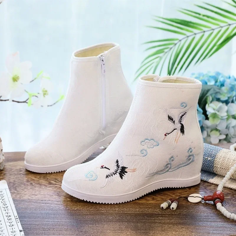 Winter Woman Embroidered Elevator Shoes Chinese Style Platform Shoes Canvas Hanfu Zapatos Women Boots Casual Vintage White Boots