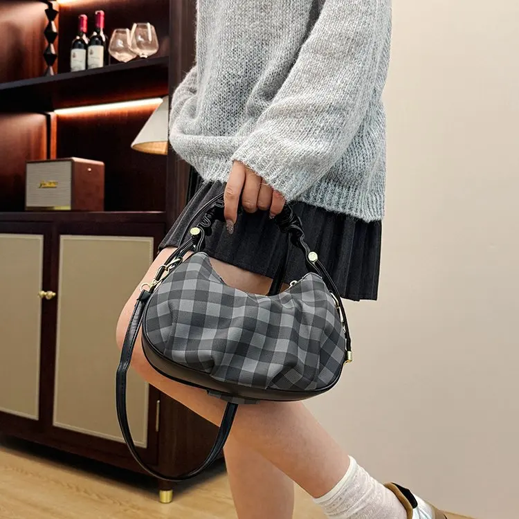 

New 821 One Shoulder Portable Underarm Casual Commuter Bag Large Capacity Fashion Plaid Versatile Shoulder Bag Woven