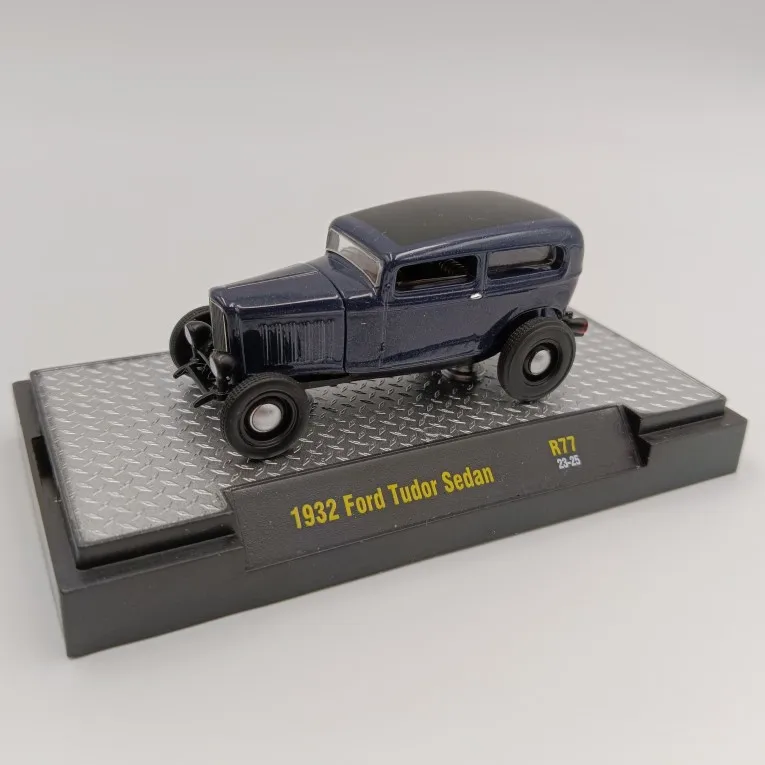 M2 Machines 1:64 1932  tudor sedan Collection of die-cast alloy car model ornaments