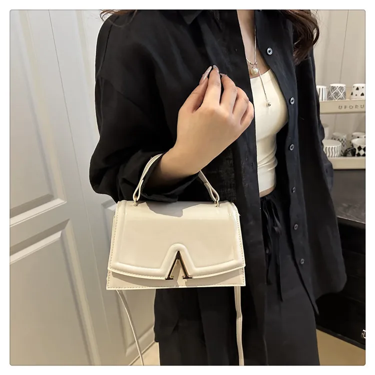 

2025 Новая женская сумка премиум-класса с верхней ручкой, повседневная трансформируемая сумка через плечо, шикарная и универсальная сумка через плечо для вашего дня в ночное время