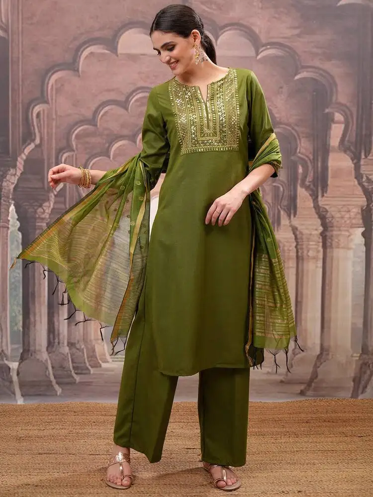 

Indian Women's Classic New Elegant Ethnic Style Round Neck Cotton Blend Green Thin Embroidered Three-Piece Set