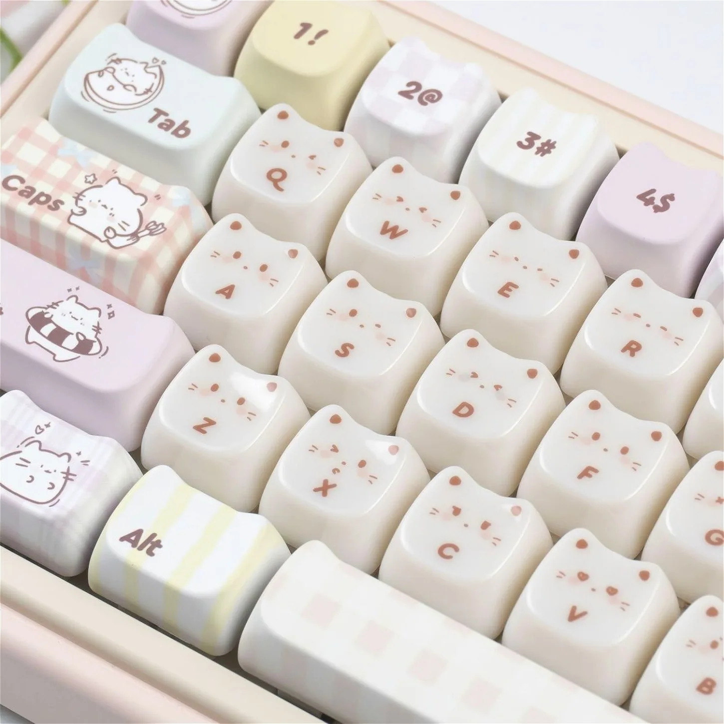 

Adorable Greedy Cat Theme MAO KEYCAP SET PBT+PC 134 Key Cat Cap HI75 HI8 HI8 68 F99 104 64 Mechanical Keyboard