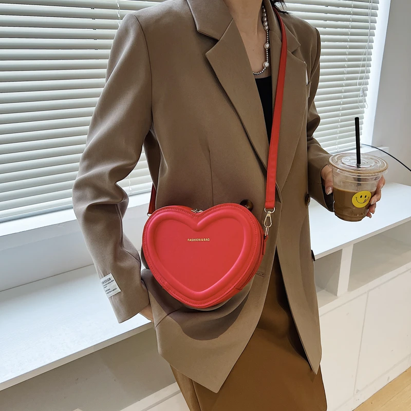 2024 New Peach Heart Sling Purses PU Leather Women Small Crossbody Bag Love Shaped Fashion Satchel Ladies Retro Red Shoulder Bag