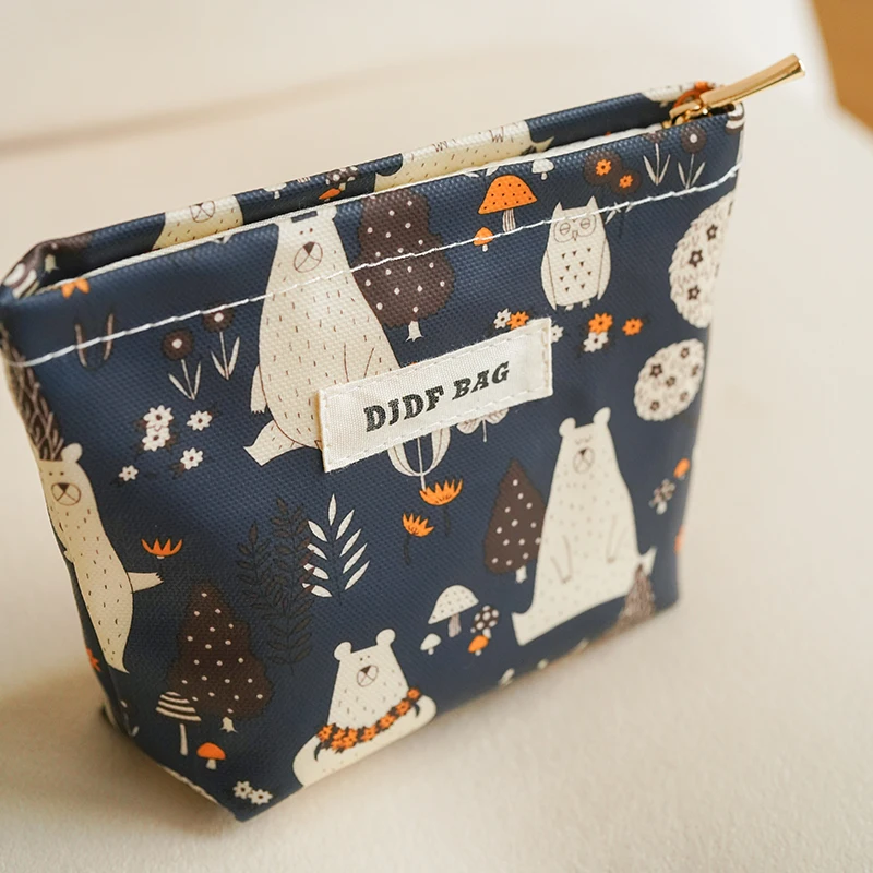 Women\'s cosmetic bag, small pvc waterproof, navy blue, cartoon polar bear cosmetics storage bag, portable coin purse, clutch bag