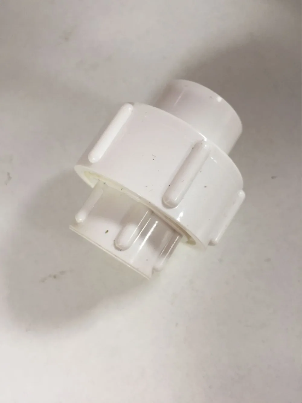 Diâmetro do furo de 20 mm. Adaptador de tubo de água de plástico PVC branco 1 unidade