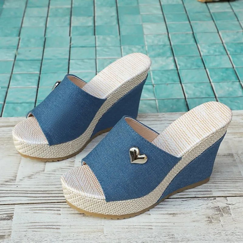Women Sandals Comfortable Casual Slip-On Women Shoes Summer Outdoor Fashionable Shoes for Women Versatile Slope Heel Sandals