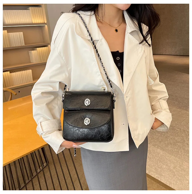 

‌2025 Luxury Envelope Bag - Retro European Shoulder Purse for Women, High-End Niche Design Messenger Crossbody Bag‌