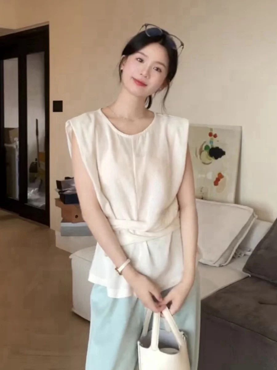 

Korean Style round Neck Sleeveless Shirt Women's Summer New Design Waist-Cinching Slimming Top Commute Style Loose Fit Polyes...