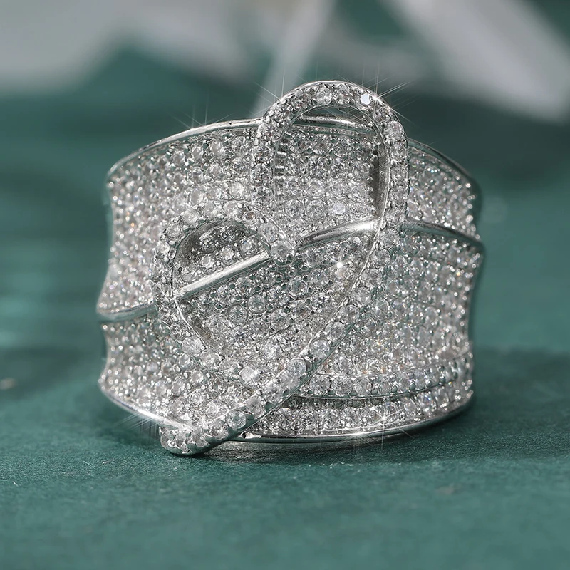 Luxuriöser Micro-PVAE-Ring mit weißen CZ-Steinen für Damen, funkelnde Silberfarbe, handgeschnitzt, für den täglichen Gebrauch, Partyschmuck, Jubiläumsgeschenk. – Detail 2