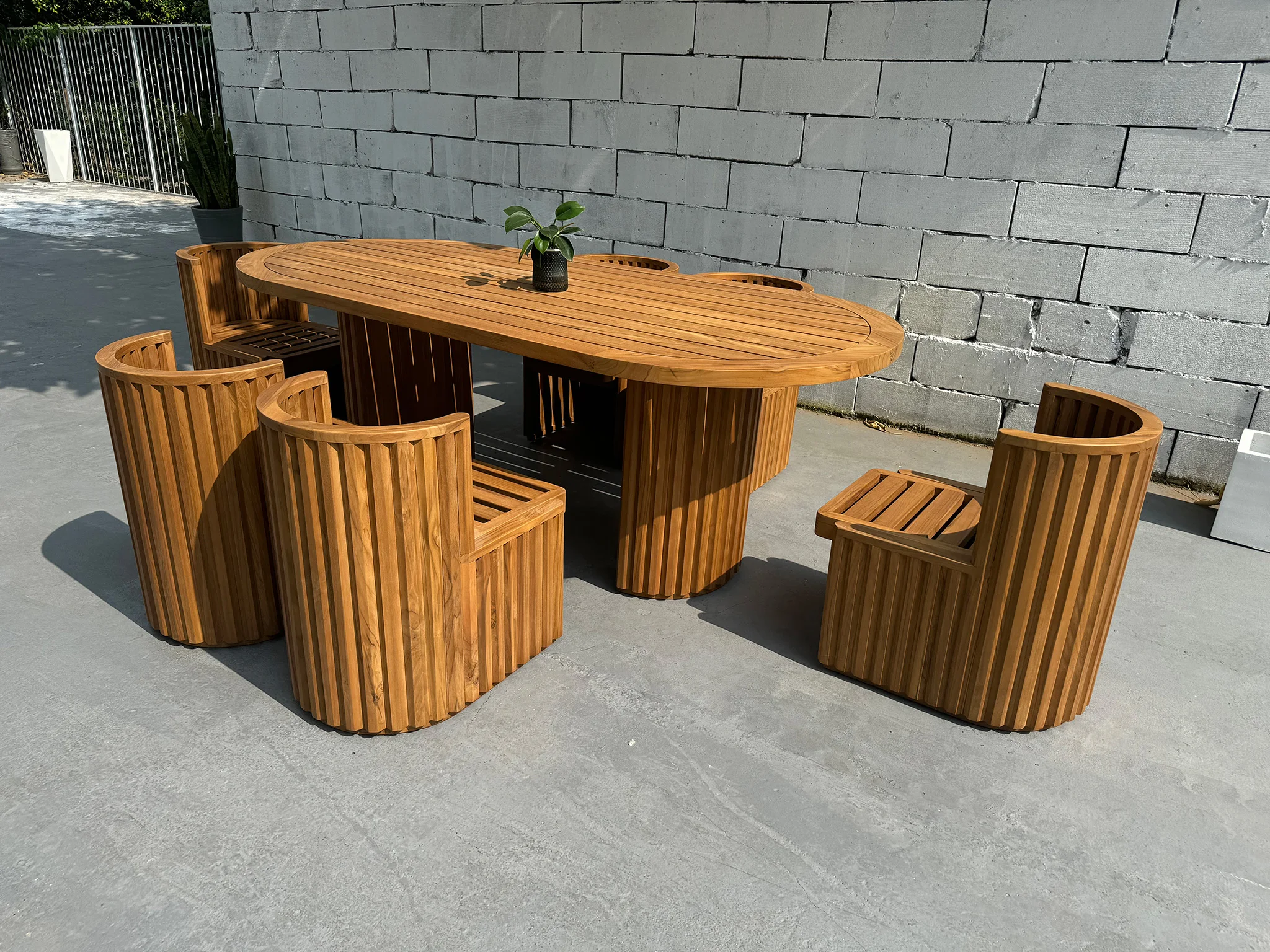 Modern Teak Outdoor Dining Table And Chair Set With Durable UV-Resistant Finish