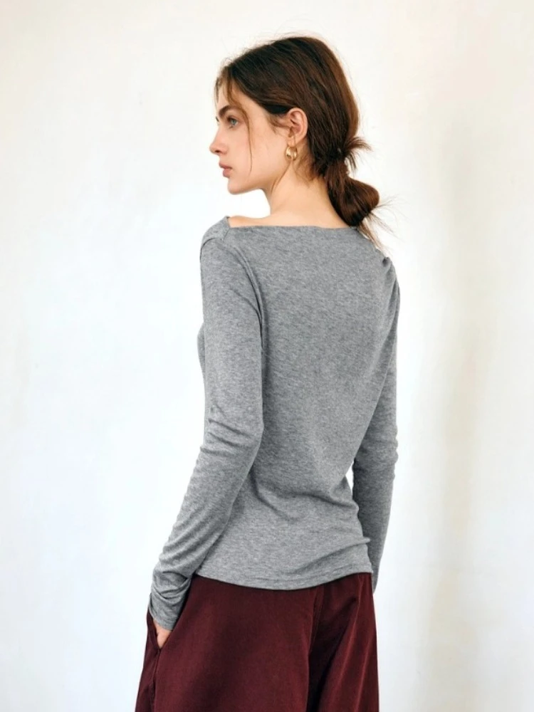 OLrain الفرنسية طويلة الأكمام تي شيرت المرأة خريف 2025 جديد غير النظامية مائل طوق القمم الصلبة Shiring سليم تيز O57QT96063 #4