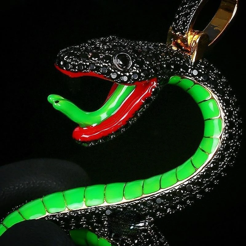 Vintage Fashion Personality Glow Snake Pendant Hip Hop Punk Necklace Long Sweater Chain Banquet Jewelry Accessories Gift