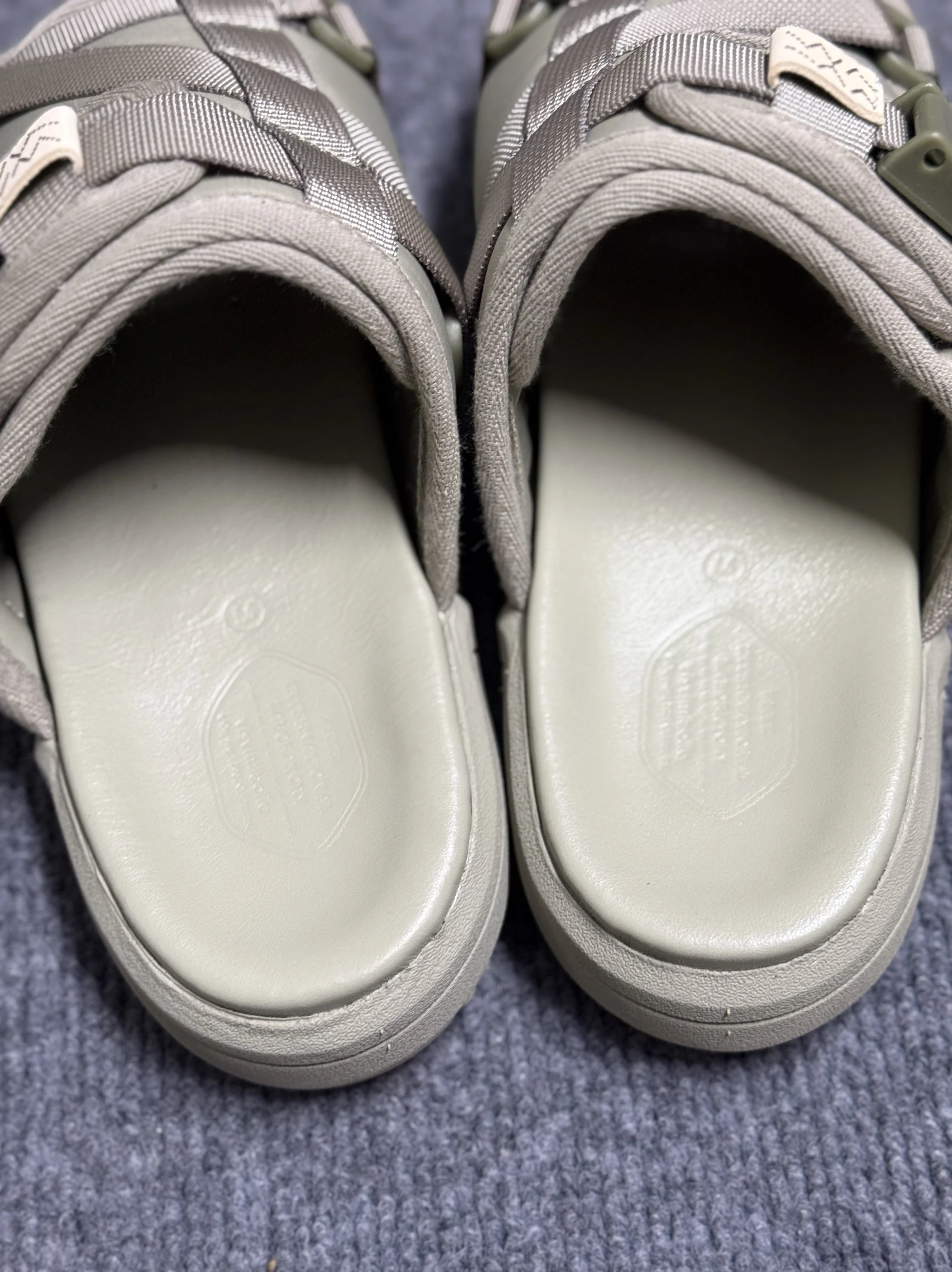 شبشب من جلد البقر للرجال على الطراز العرقي من Visvim 19SS