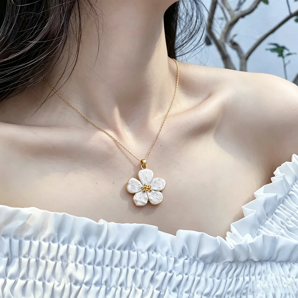 18K PVD Gold Stainless Steel Flower Pendants Butterfly Charms For Jewelry Materials Necklace Making Supplies DIY Jewelry Pendant