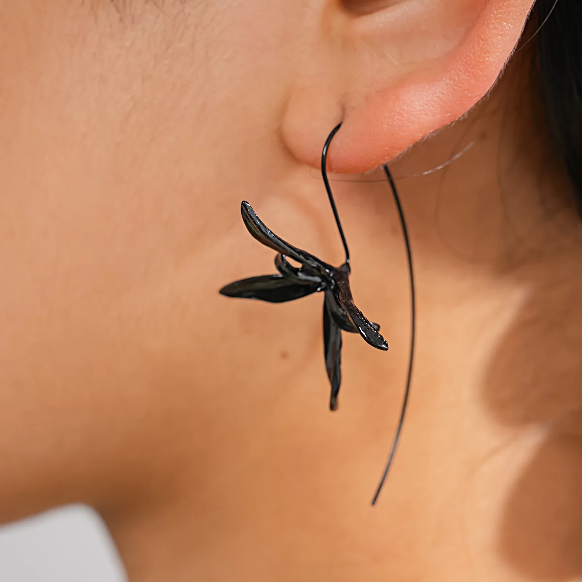 Kshmir Vintage Black Flowers Metal Hook Earrings for Women European American Personality Party Jewelry Gifts Accessory