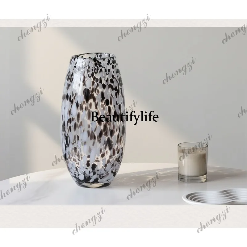 Black and white glass vase, dining table water care, high-appearance floral arrangement, decorative ornament, living room