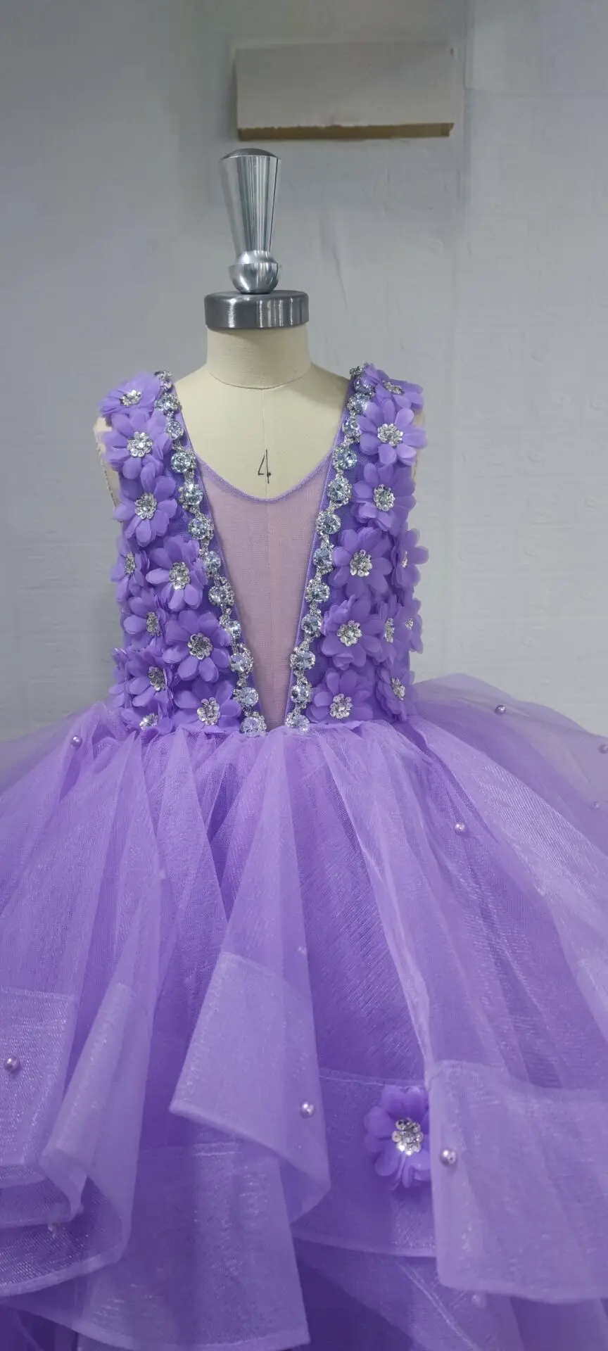 Cute Lavender Flower Girls Dresses Tulle Sleeveless Big Bow Handmade Applique and Beads V-Neck Customized Birthday Party Gown