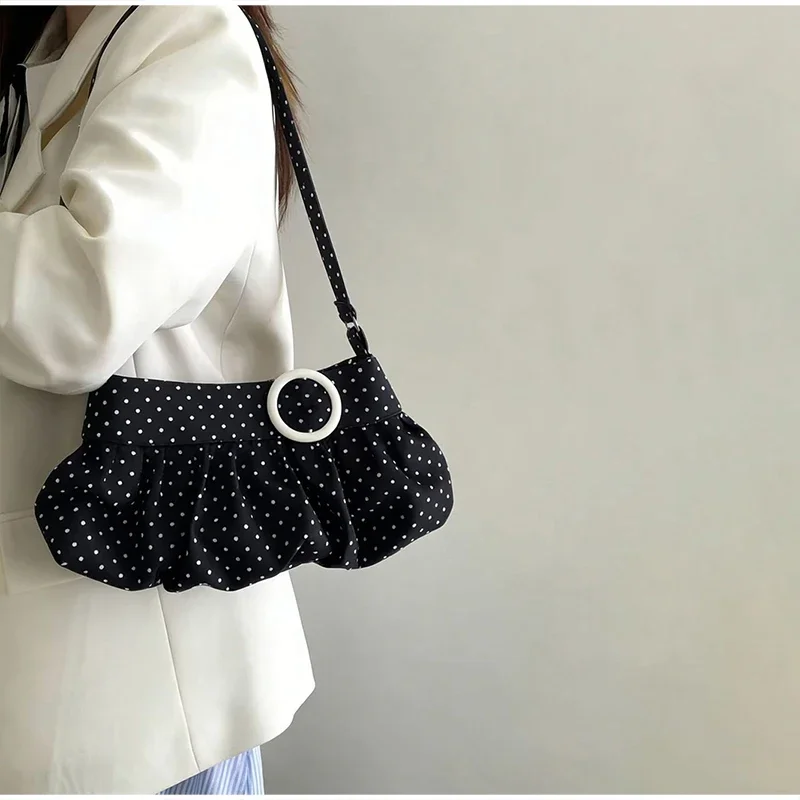 Koreanische Umhängetasche mit Polka Dots, große Tragetasche mit plissiertem Design und Holzknopf-Dekor, niedliche lässige Handtasche für Mädchen – Detail 20