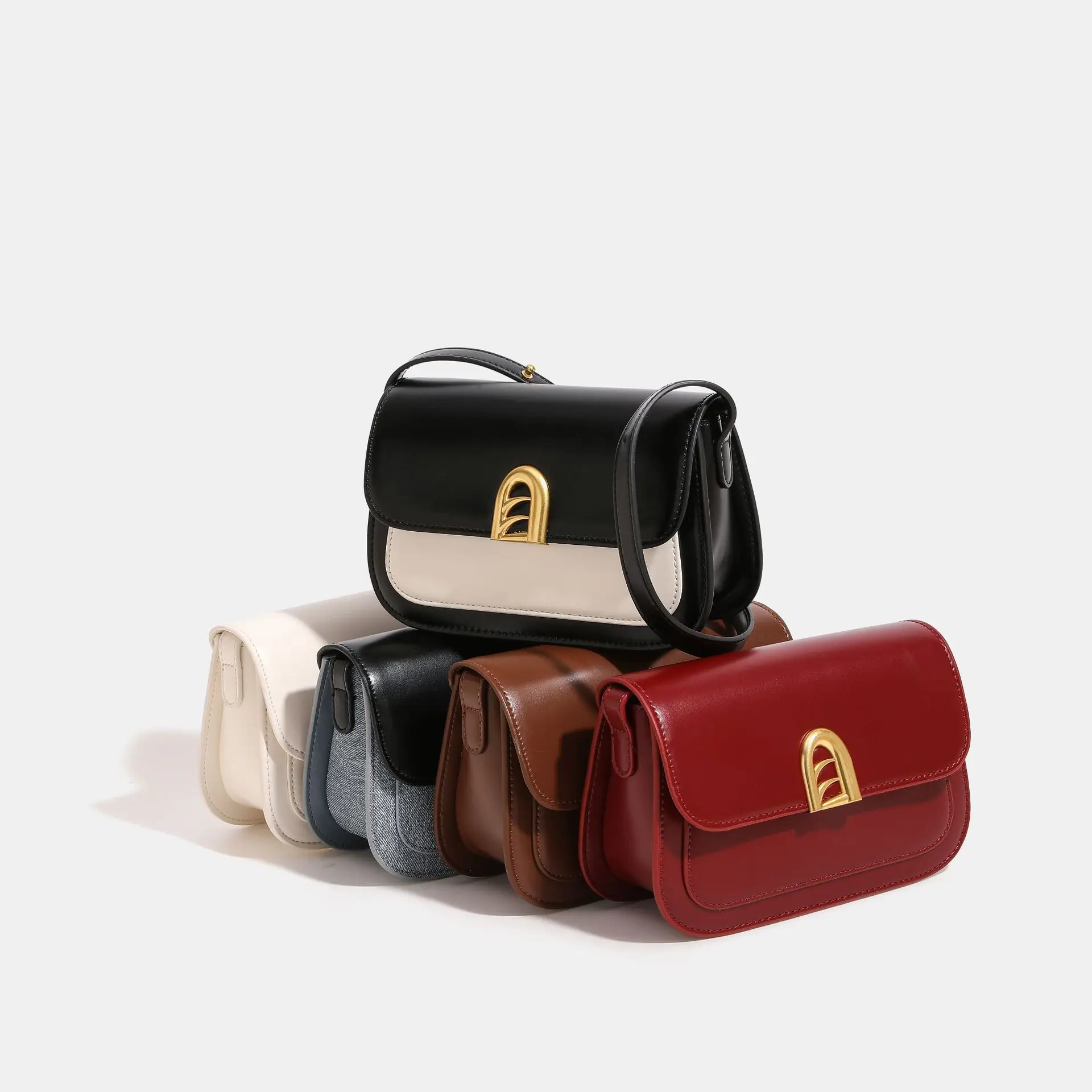 

A-lock saddle bag small square bag 2024 new fashionable high-end contrasting color single shoulder crossbody bag