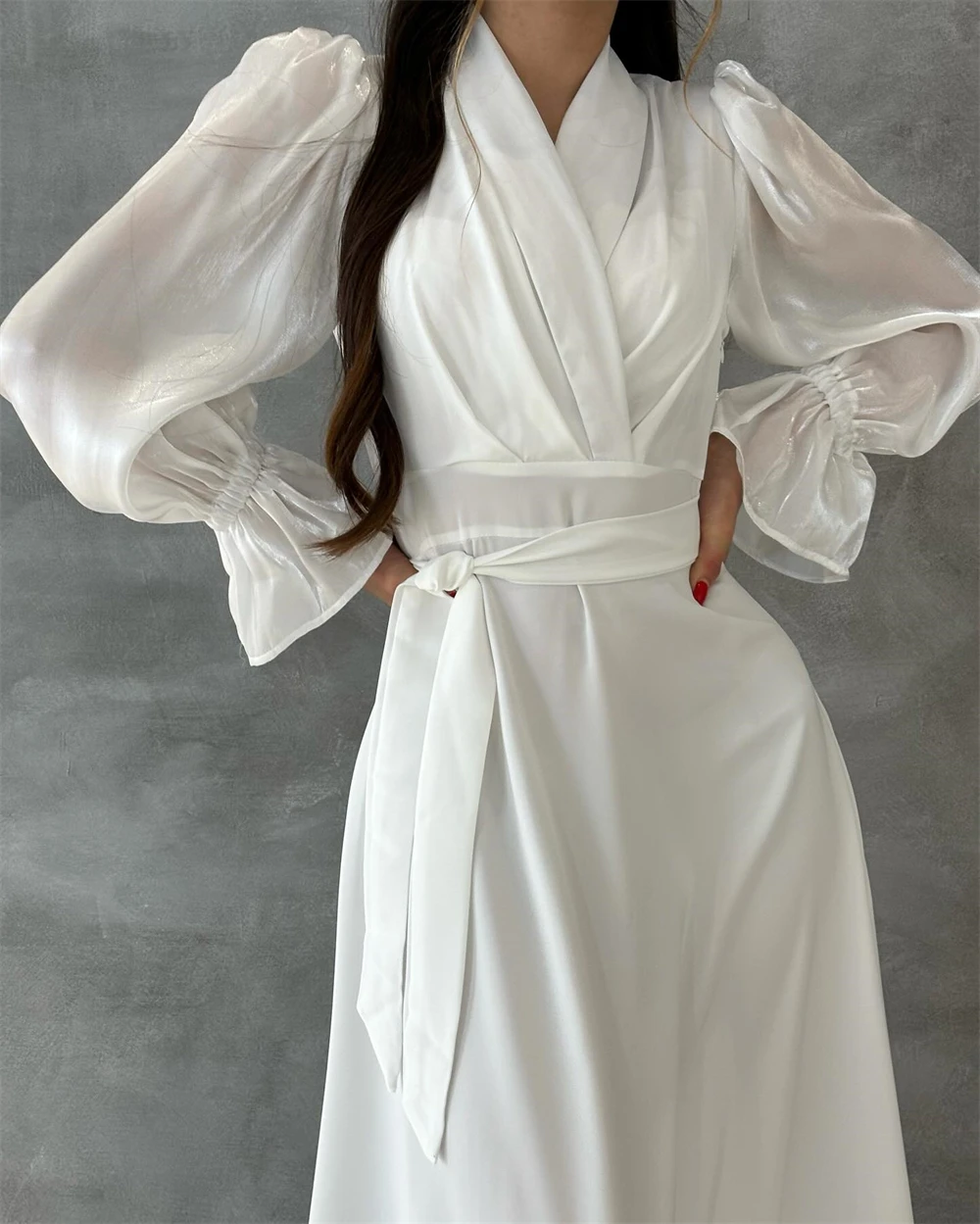 Vestido de noche personalizado, exquisito tul blanco, cuello en V, hombros descubiertos, mangas largas, corte en A, largo hasta el suelo, cinturón, vestidos de fiesta