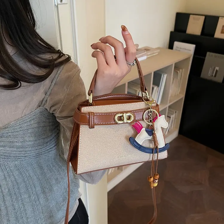 

Элегантная кожаная сумка-мессенджер для женщин: винтажный стиль, простота, роскошь, популярность, классика, модность