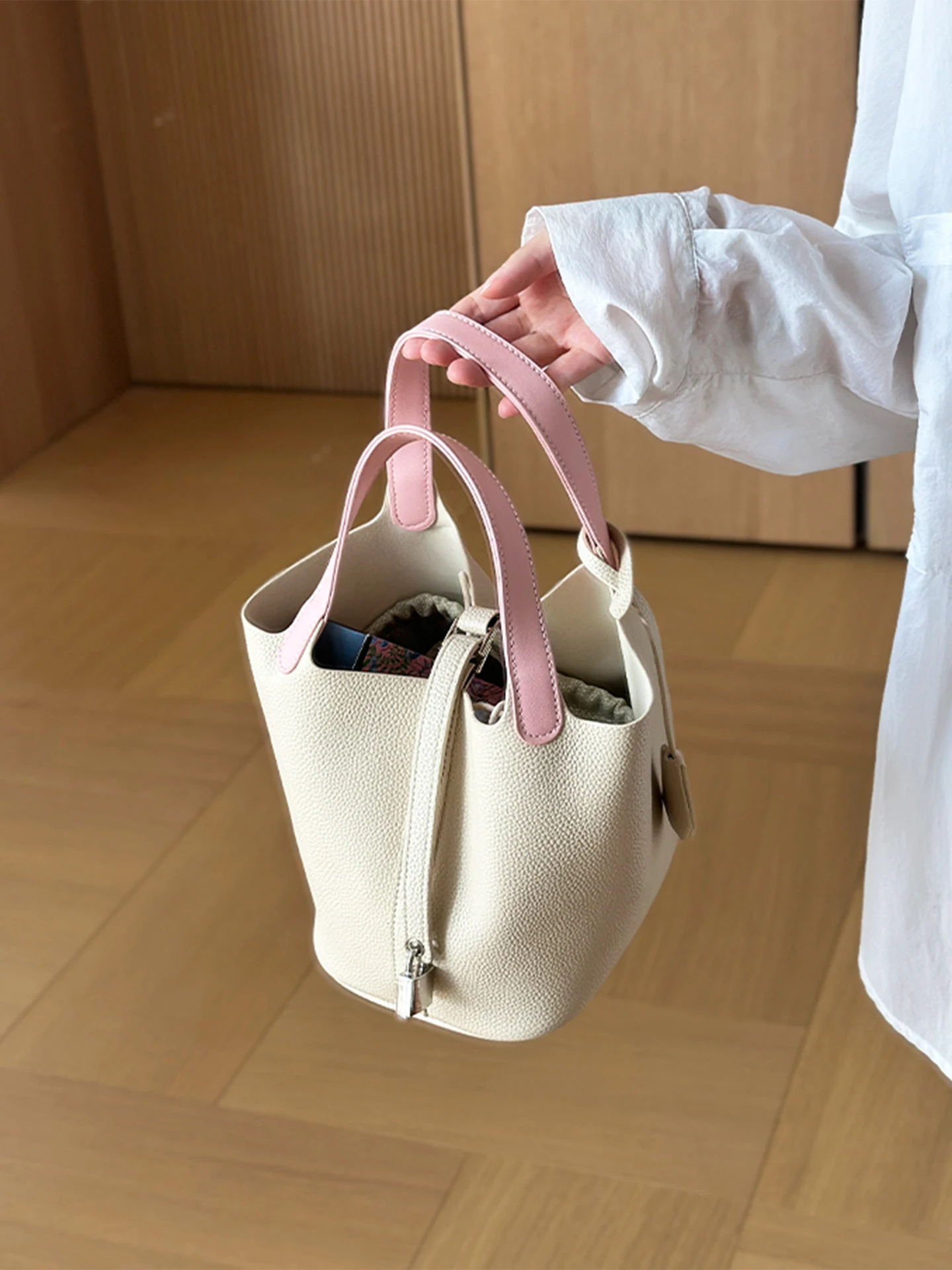 Large Capacity Bucket Handbag - огляд і ціна Luxury Bags For Young Women