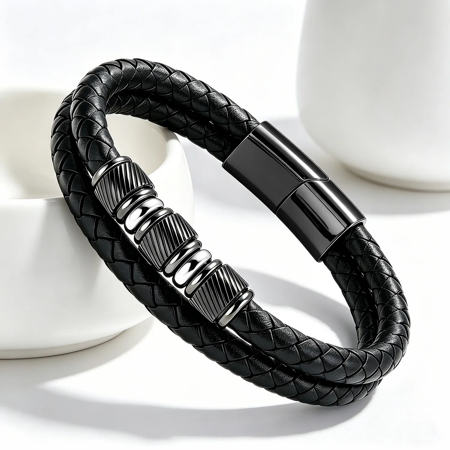 Modisches Herren-Armband aus schwarzem geflochtenem Leder, mehrlagig, stapelbar, mit Edelstahl-Magnetverschluss, Geburtstagsgeschenk – Detail 2