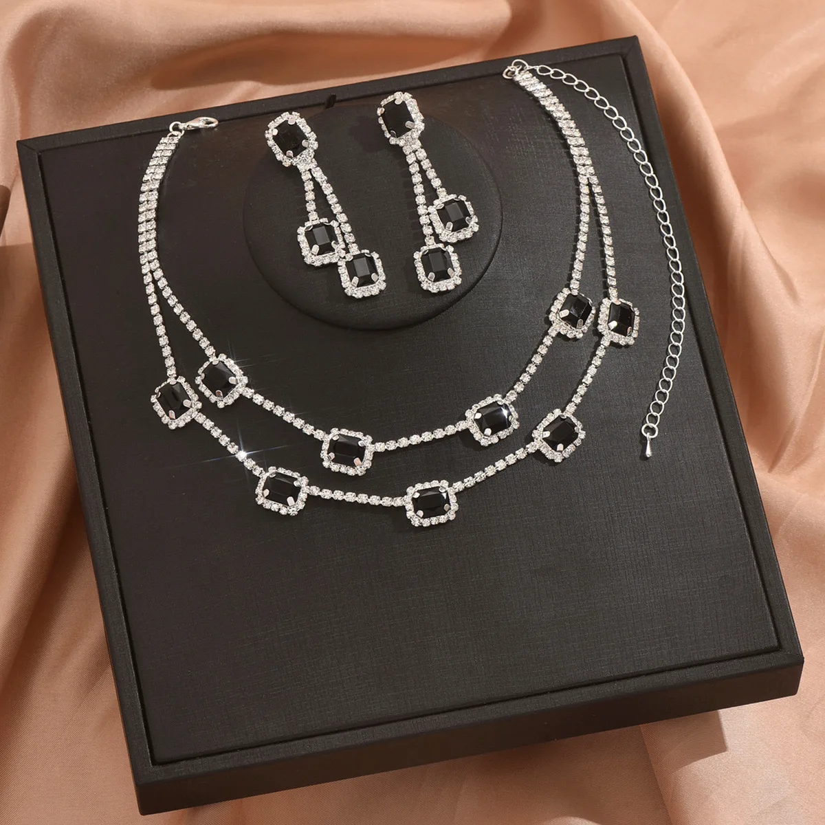 

Queen’s Cut Luxury Set – Layered Rhinestone Necklace & Geometric Earrings