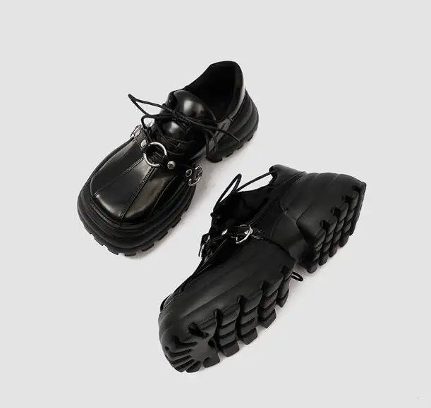 Retro pelle nera punta tonda croce legata Low Top scarpe per il tempo libero moda donna 5 CM tacchi fibbia in metallo stringate Muffin Pumps