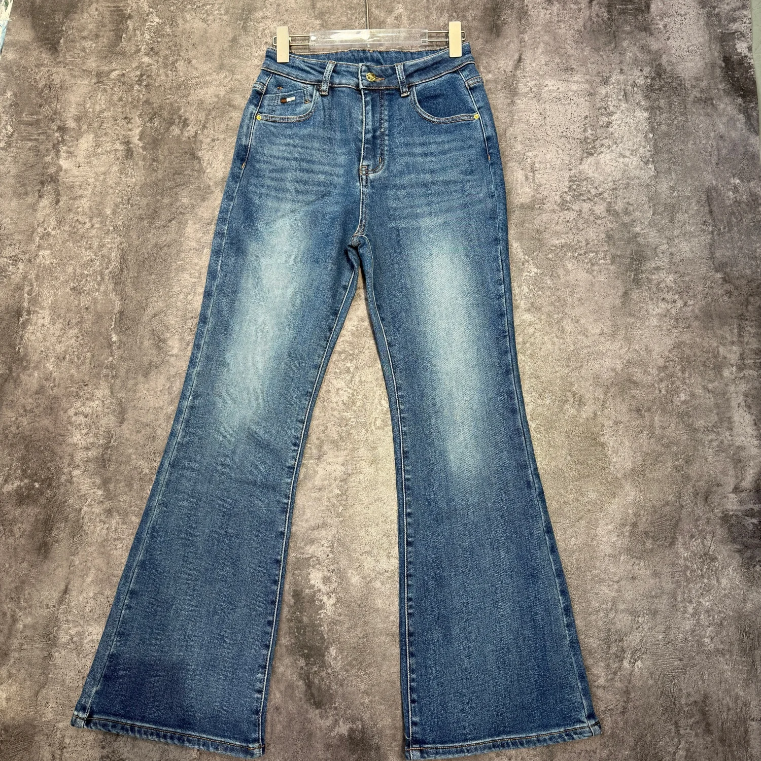 

2025 Fall/Winter New Arrival – Women's Stretchy Fleece-Lined Slight Bell-Bottom Jeans