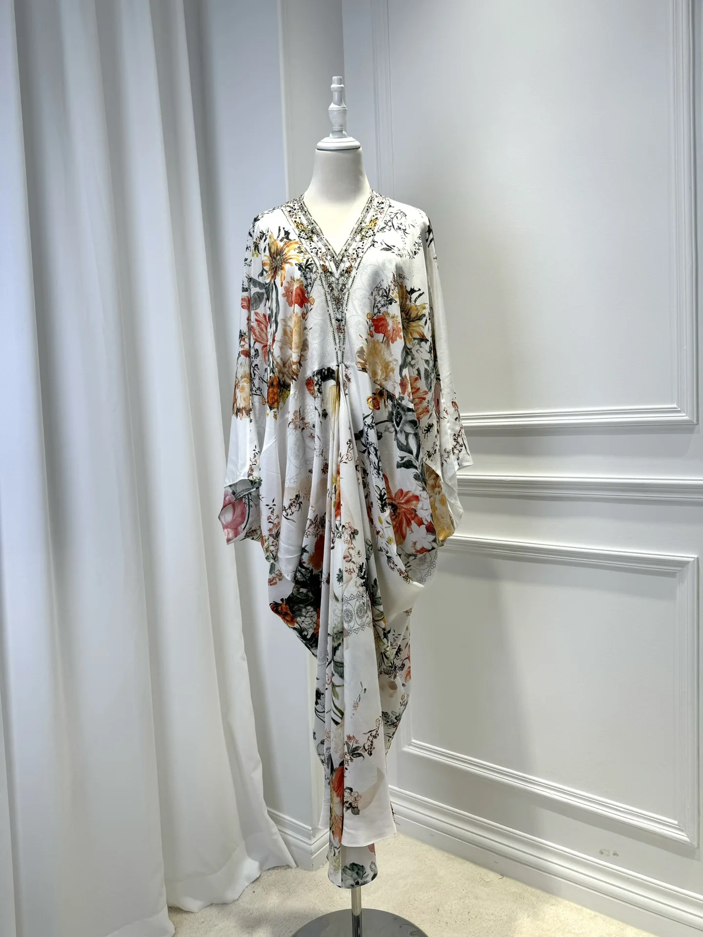 

Flower Print Women White Maxi Dress Crystal Beaded V-Neck Batwing Sleeve Loose 100% Silk Robe