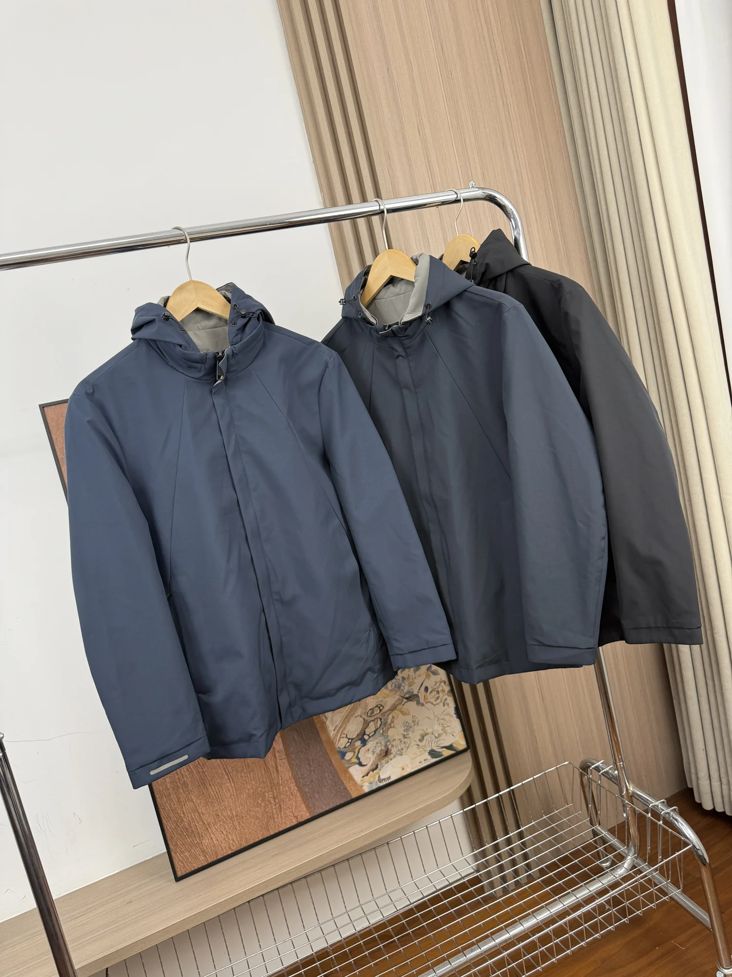 

Smooth Casual Hooded Jacket Outerwear for Men Lightweight Business Series Spring Outdoor Commuting Fashionable Color