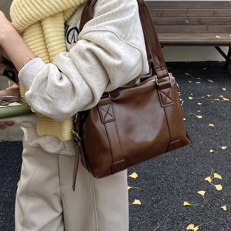 

Оригинальная повседневная универсальная повседневная модная тенденция через плечо в студенческом стиле, высококачественная нишевая дизайнерская сумка на плечо для женщин